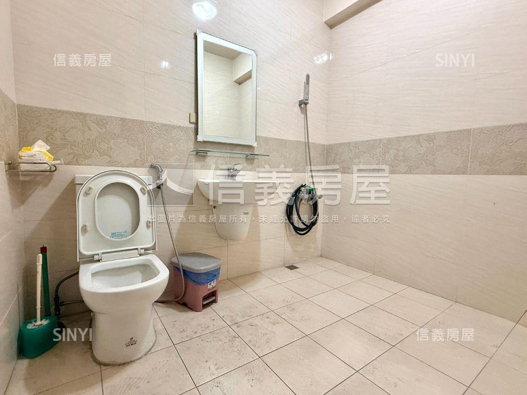 鳳仁路店面住家兩相宜透天房屋室內格局與周邊環境