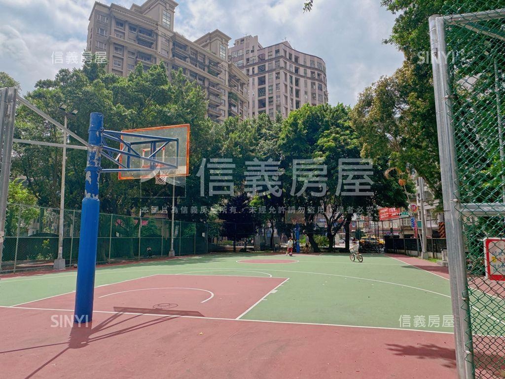 綠如意綠意盎然四房車位房屋室內格局與周邊環境