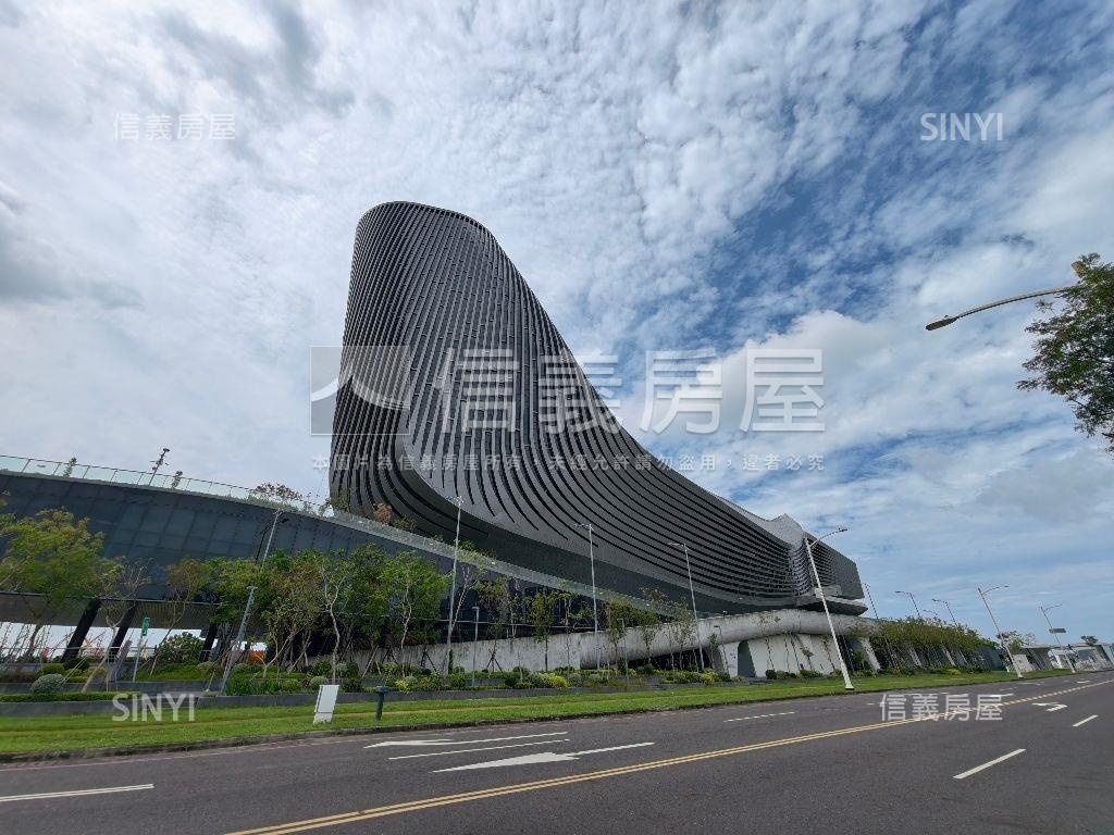 專任賠售港灣１號院高樓層房屋室內格局與周邊環境