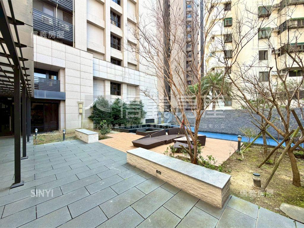 有謙邊間坐北朝南三房車位房屋室內格局與周邊環境