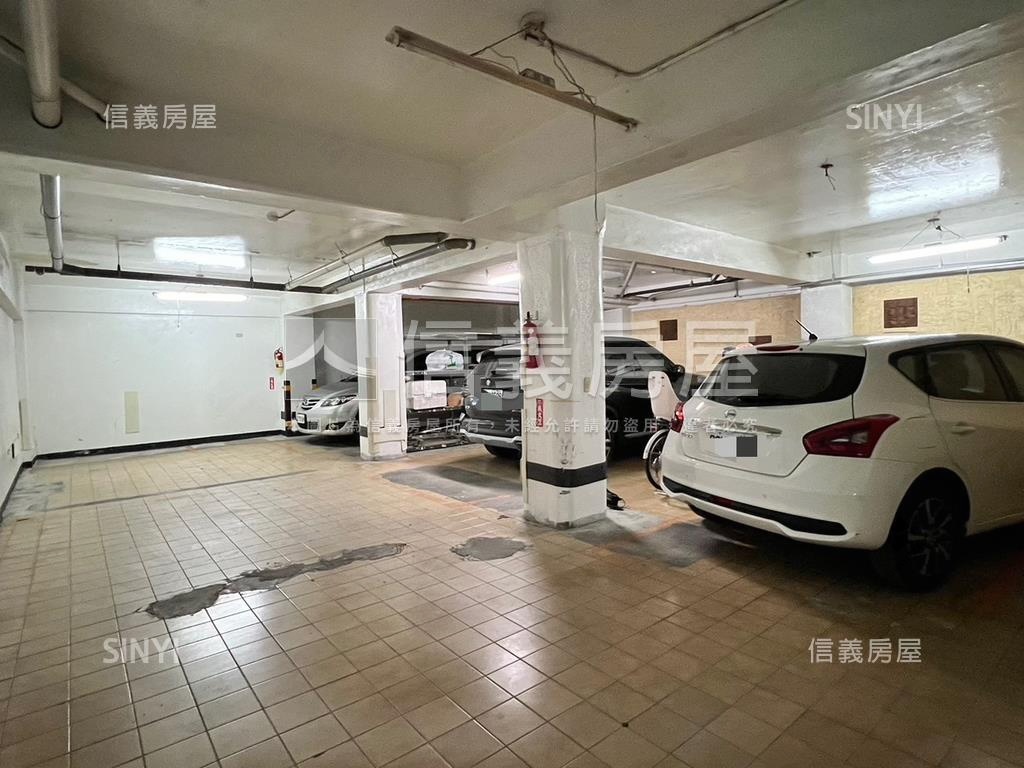 中山國中捷運面寬金店房屋室內格局與周邊環境