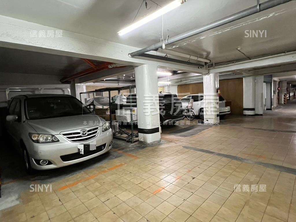 中山國中捷運面寬金店房屋室內格局與周邊環境