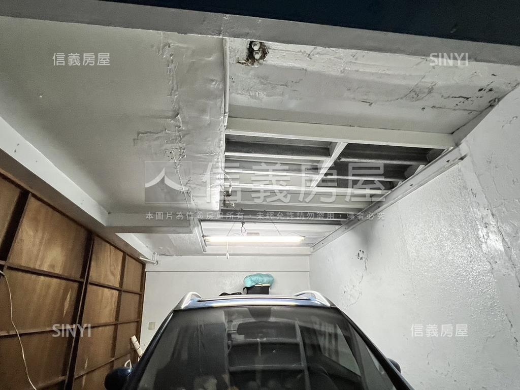 中山國中捷運面寬金店房屋室內格局與周邊環境
