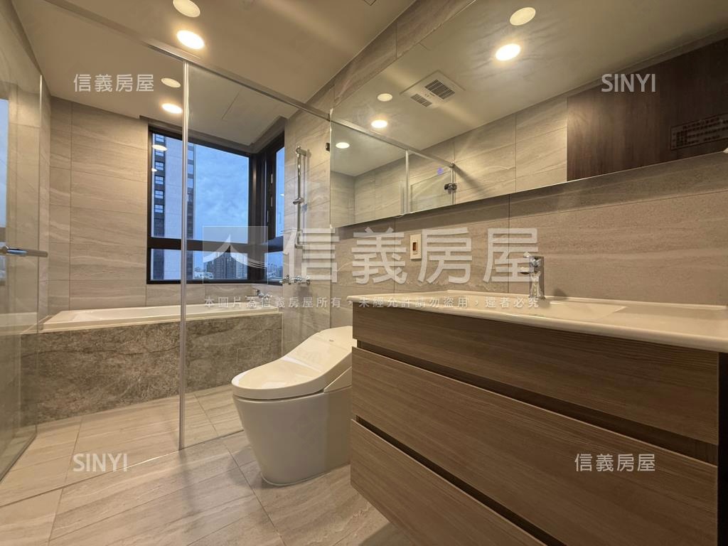 國泰ＭＯＳＴ四房雙平車房屋室內格局與周邊環境