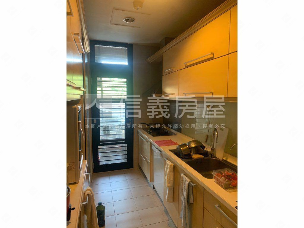 稀有綠華濃三房帶車位房屋室內格局與周邊環境
