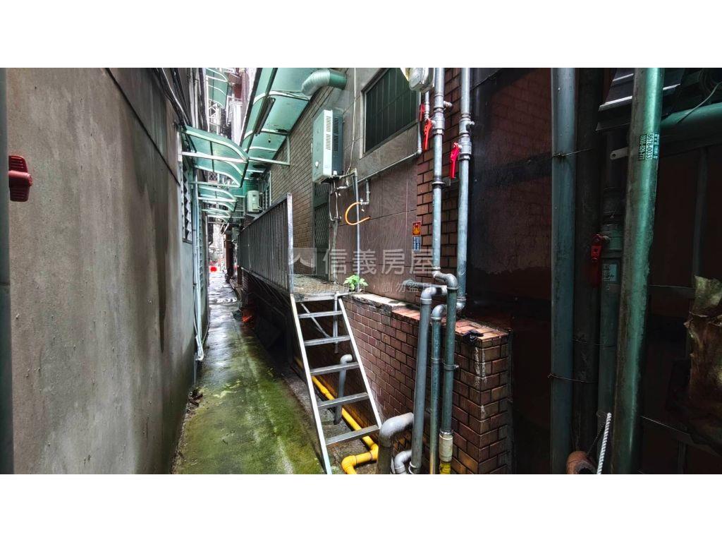 ☆實踐黃金庭院一樓房屋室內格局與周邊環境