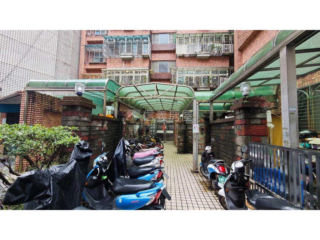 ☆實踐黃金庭院一樓房屋室內格局與周邊環境