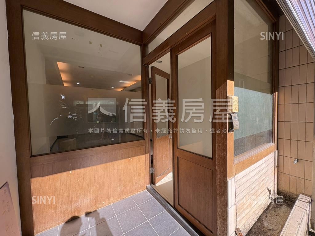 中央新村一層一戶四房車位房屋室內格局與周邊環境