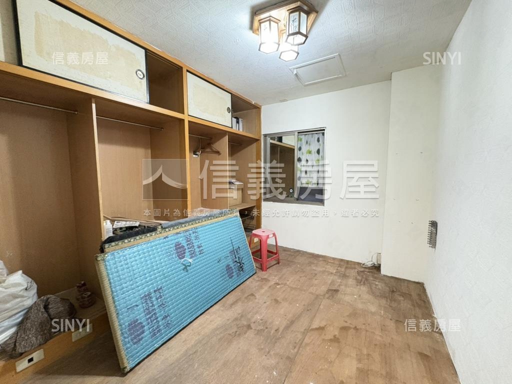 中央新村一層一戶四房車位房屋室內格局與周邊環境