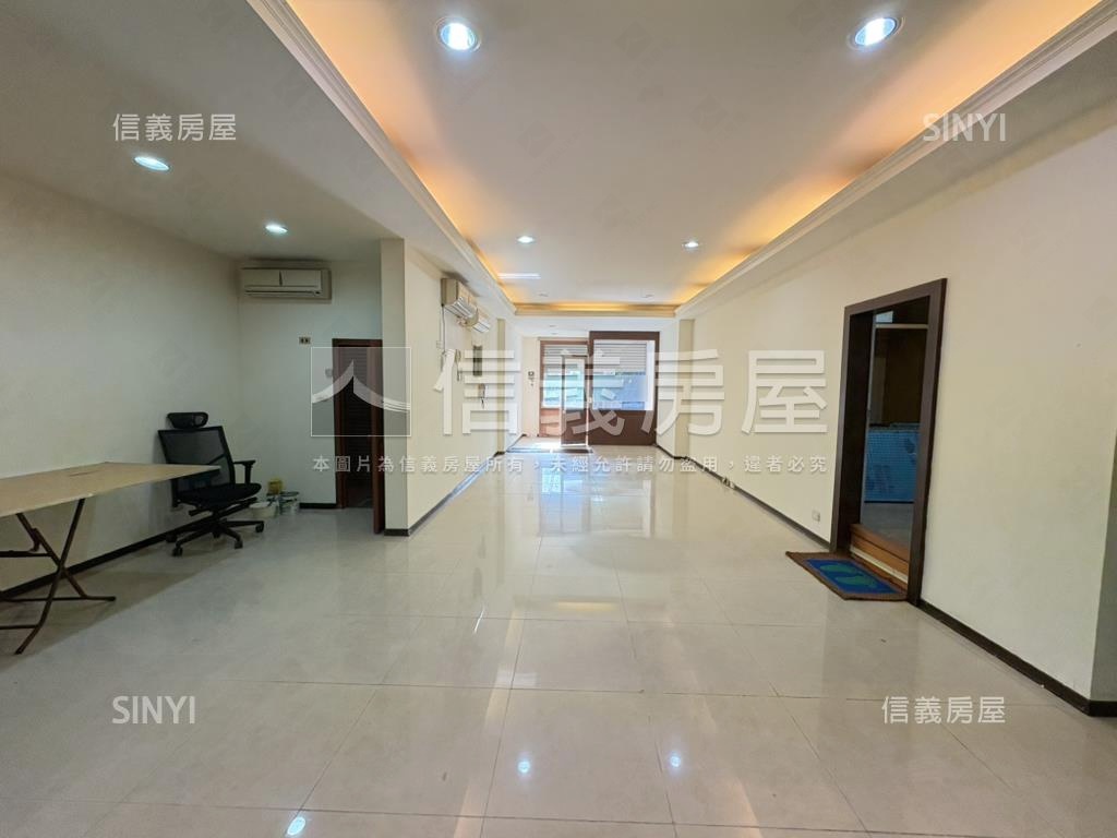 中央新村一層一戶四房車位房屋室內格局與周邊環境