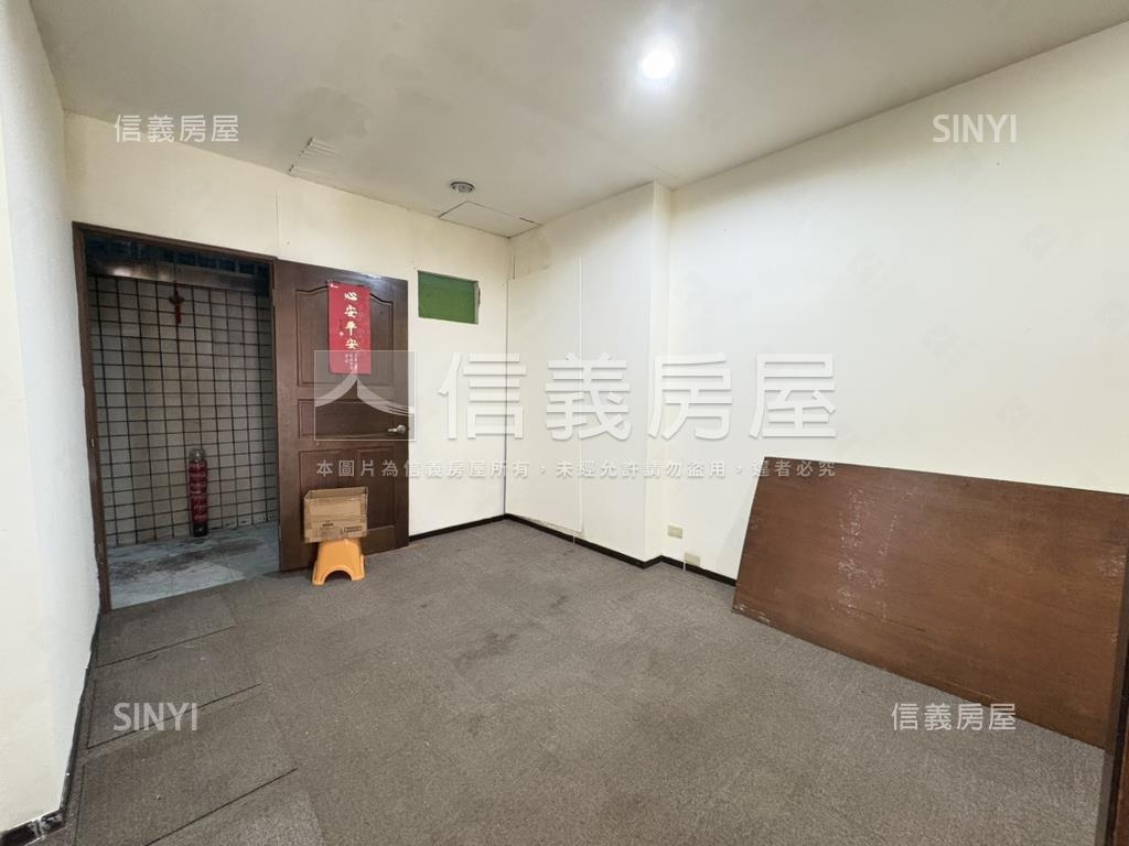 中央新村一層一戶四房車位房屋室內格局與周邊環境