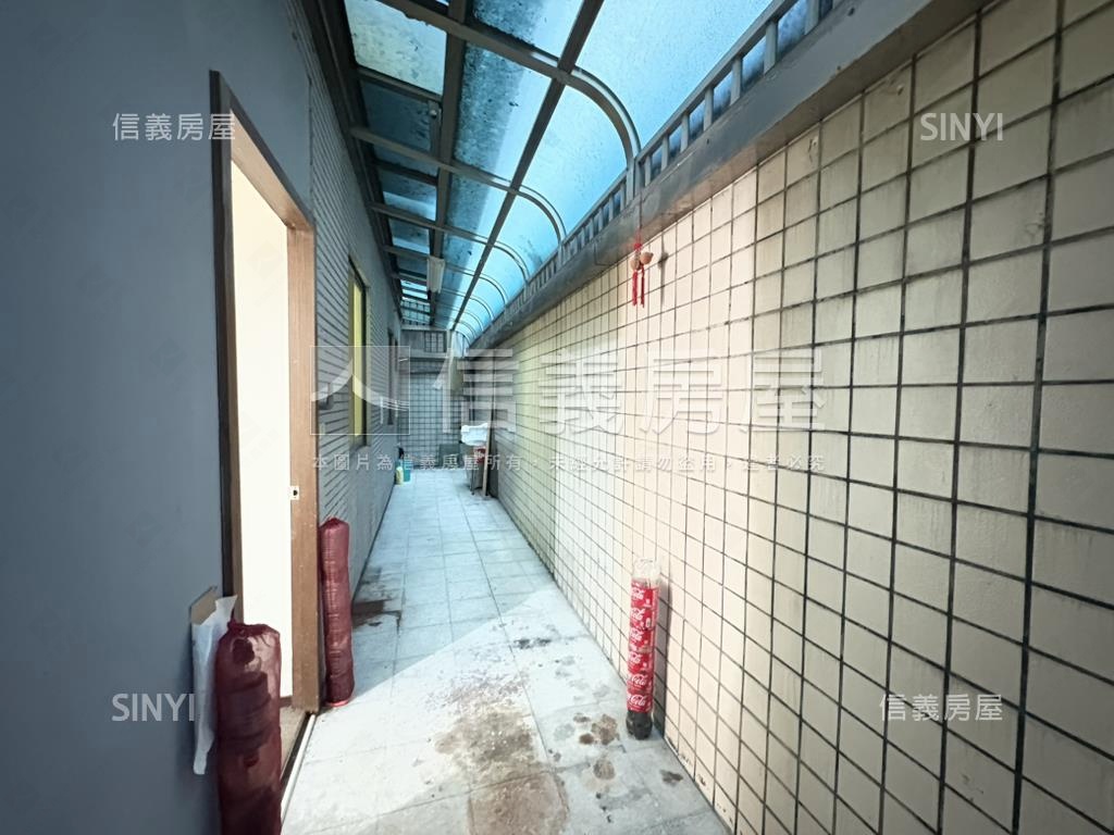 中央新村一層一戶四房車位房屋室內格局與周邊環境