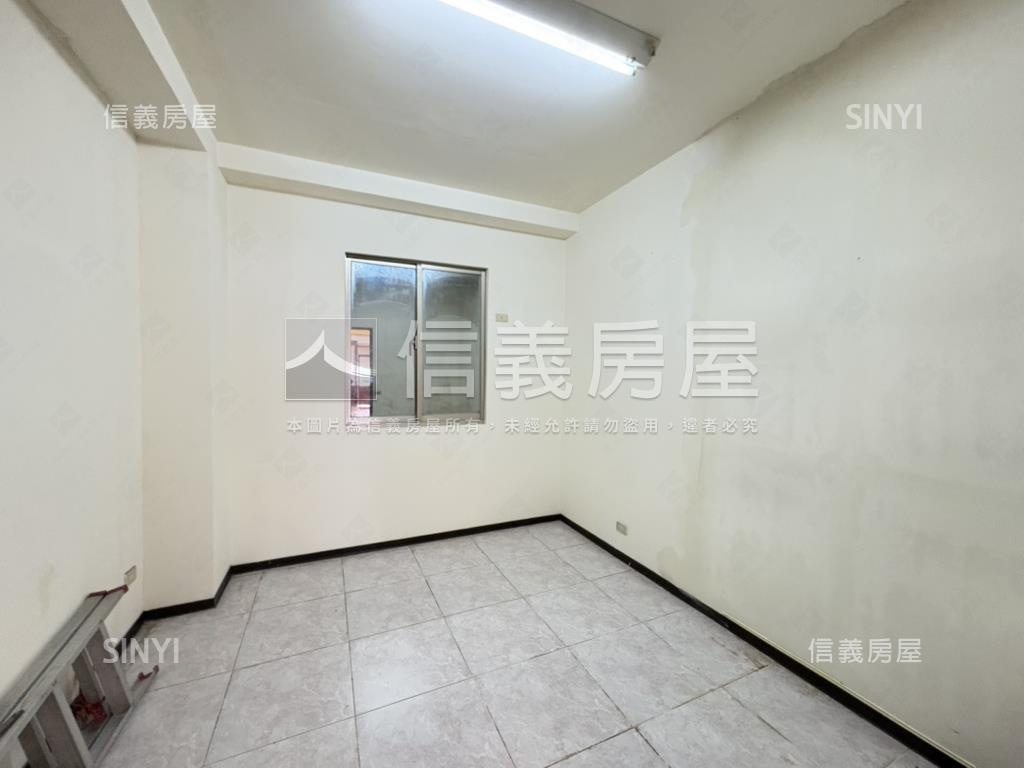 中央新村一層一戶四房車位房屋室內格局與周邊環境