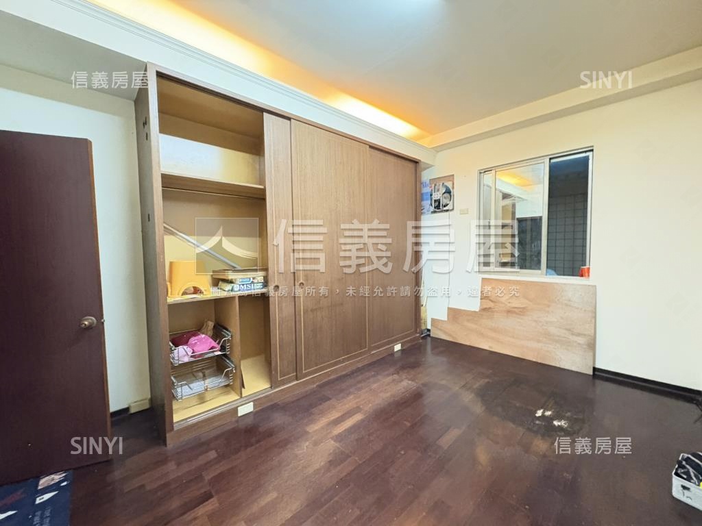 中央新村一層一戶四房車位房屋室內格局與周邊環境