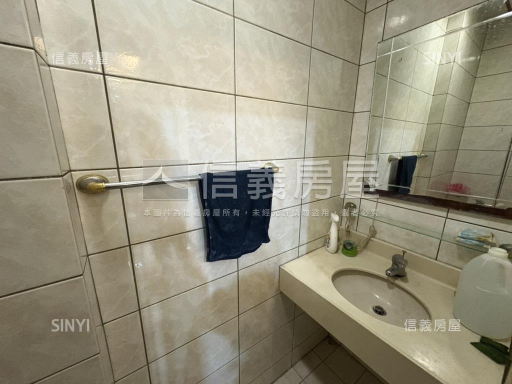 中央新村一層一戶四房車位房屋室內格局與周邊環境