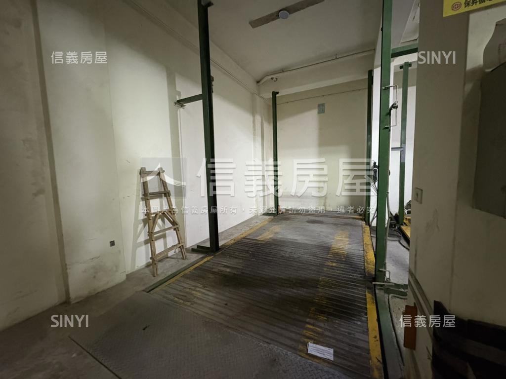 中央新村一層一戶四房車位房屋室內格局與周邊環境