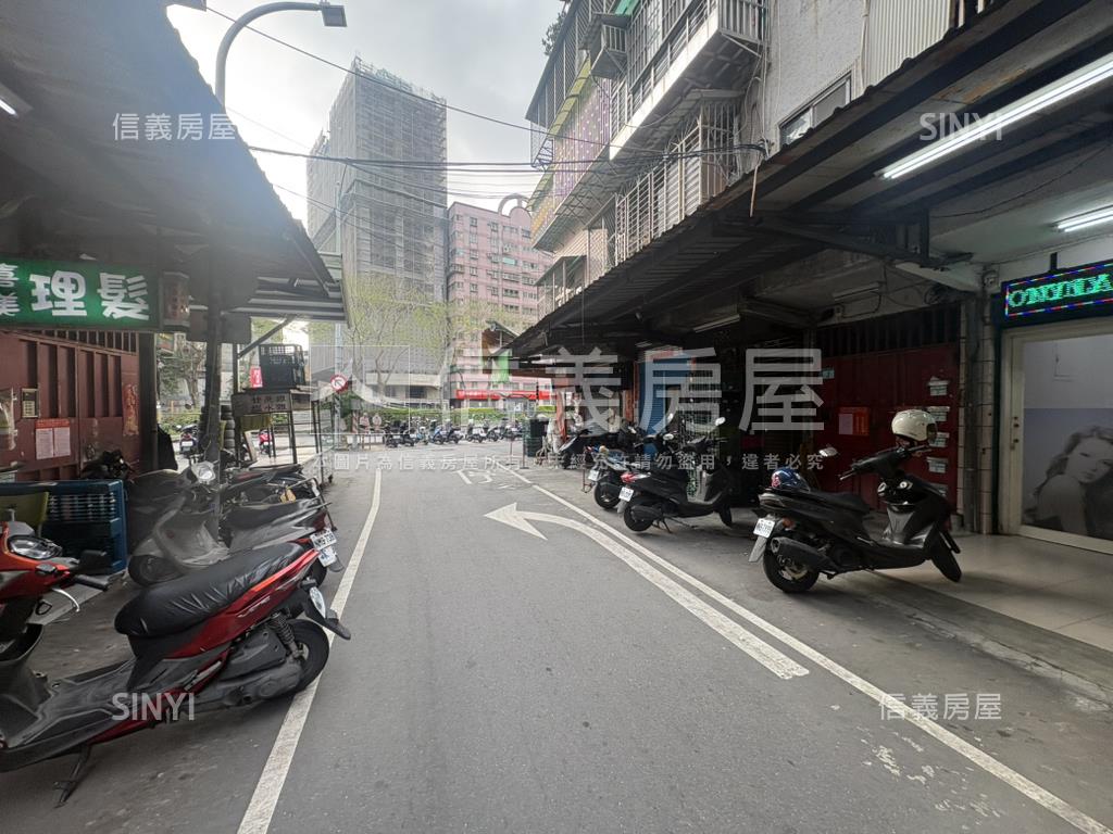 自重街一樓市場方正美店面房屋室內格局與周邊環境