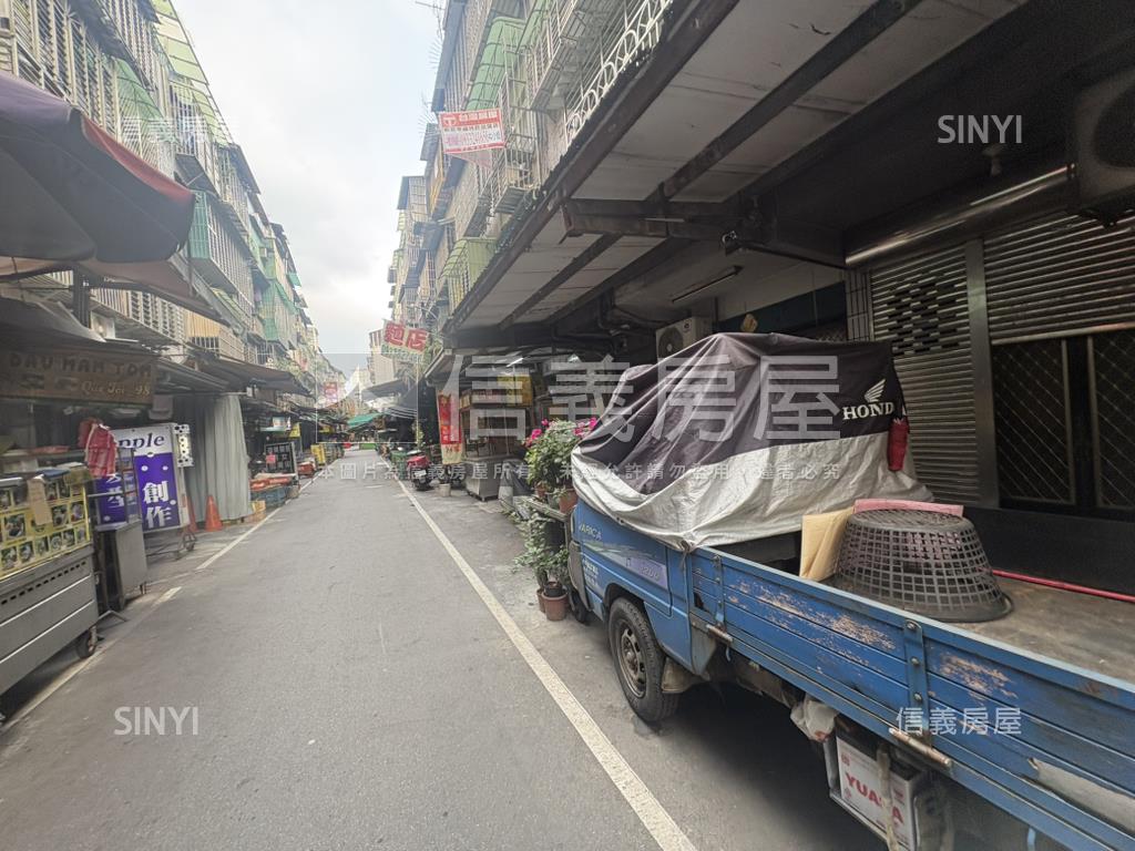 自重街一樓市場方正美店面房屋室內格局與周邊環境