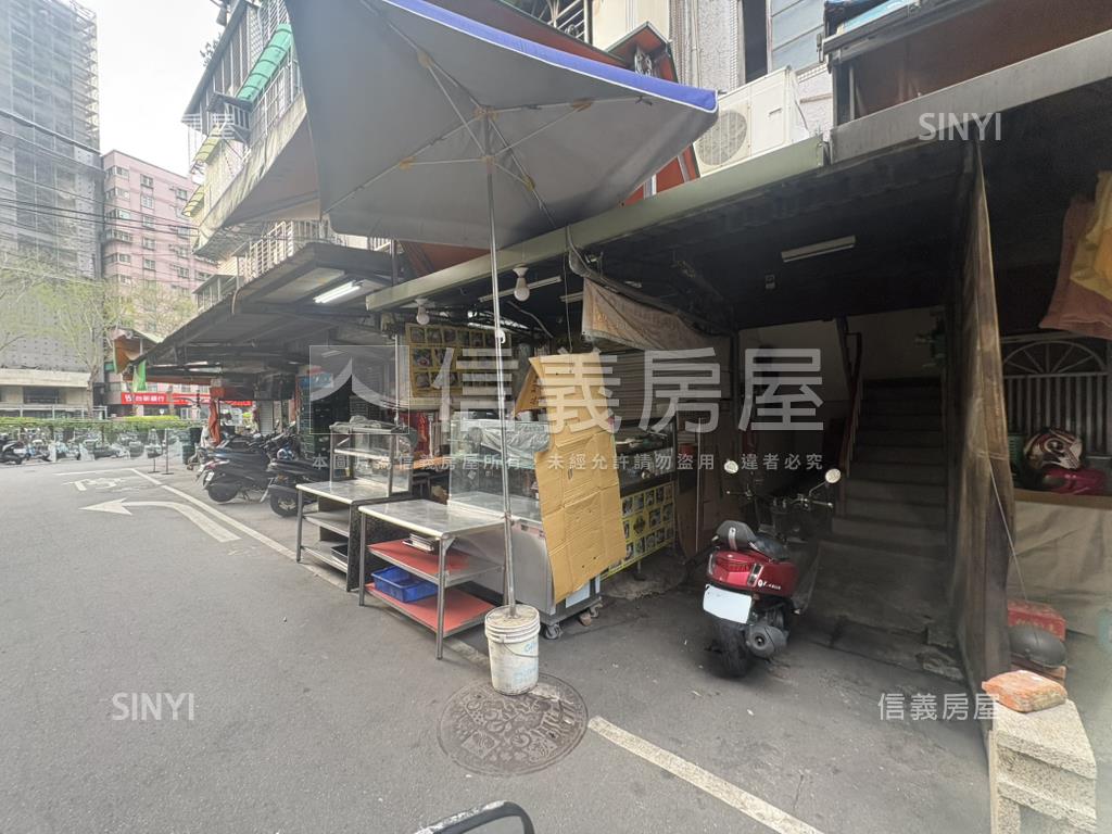 自重街一樓市場方正美店面房屋室內格局與周邊環境