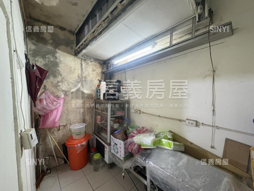 自重街一樓市場方正美店面房屋室內格局與周邊環境