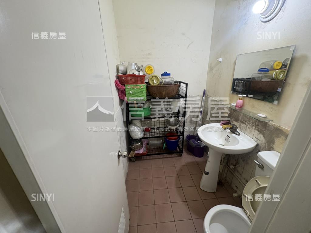 自重街一樓市場方正美店面房屋室內格局與周邊環境