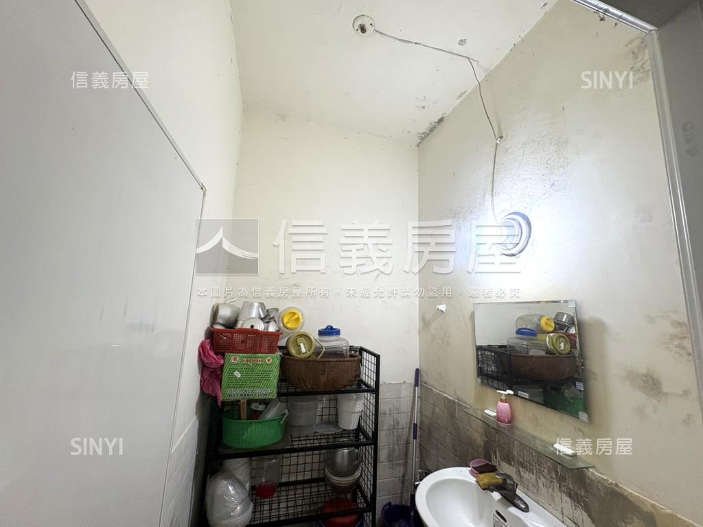 自重街一樓市場方正美店面房屋室內格局與周邊環境