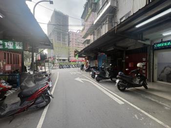 自重街一樓市場方正美店面