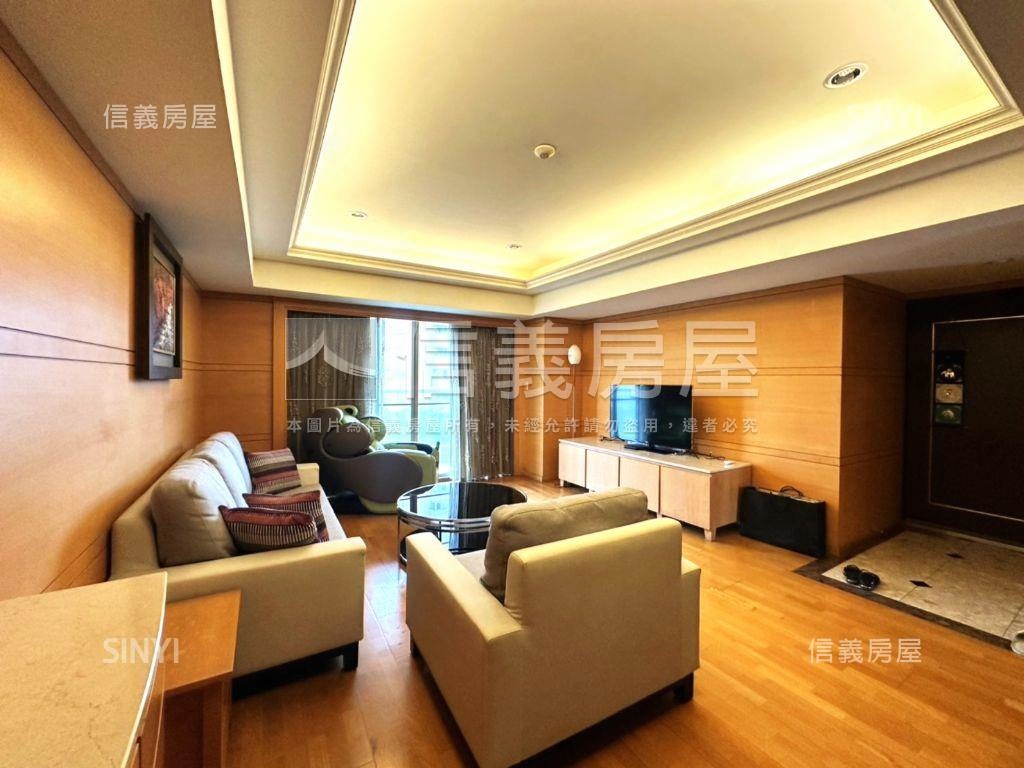 新光奇岩傑仕堡四房車位房屋室內格局與周邊環境