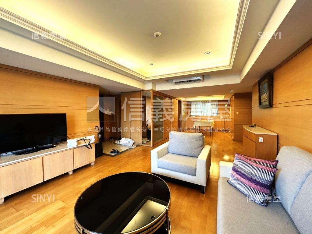 新光奇岩傑仕堡四房車位房屋室內格局與周邊環境