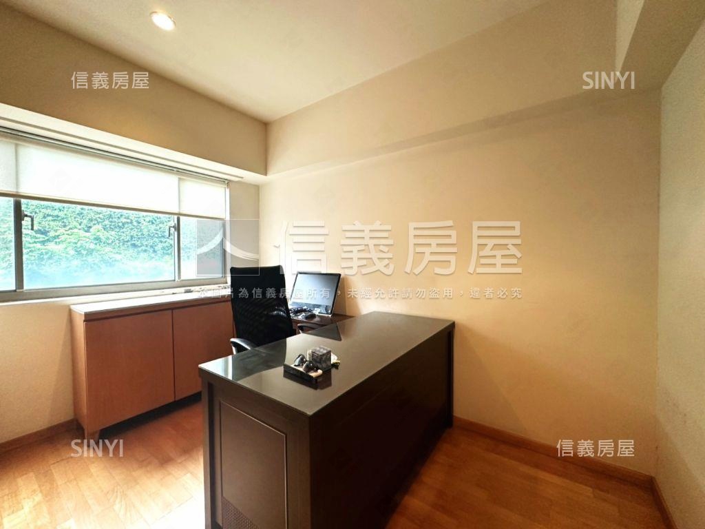 新光奇岩傑仕堡四房車位房屋室內格局與周邊環境