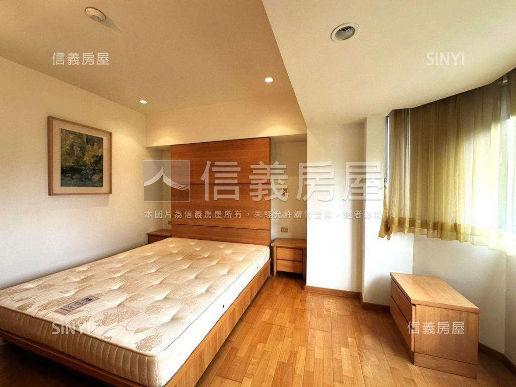 新光奇岩傑仕堡四房車位房屋室內格局與周邊環境