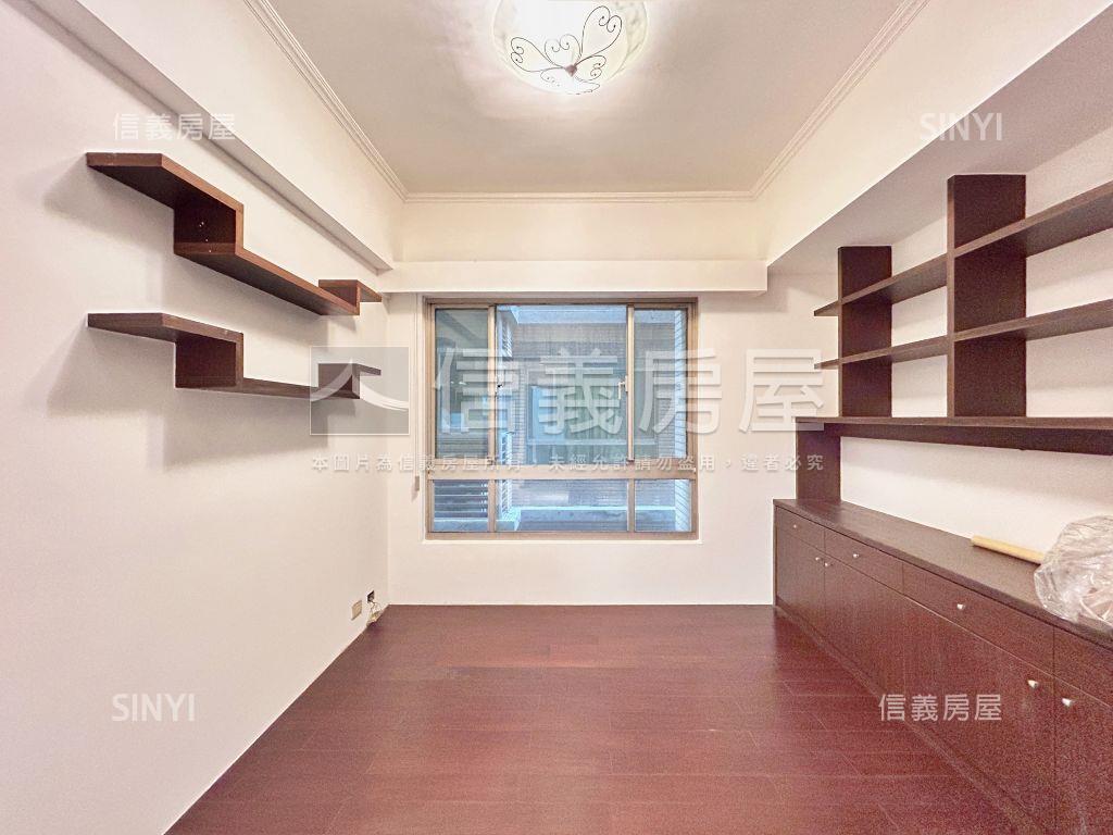 仙境傳說四房車位房屋室內格局與周邊環境