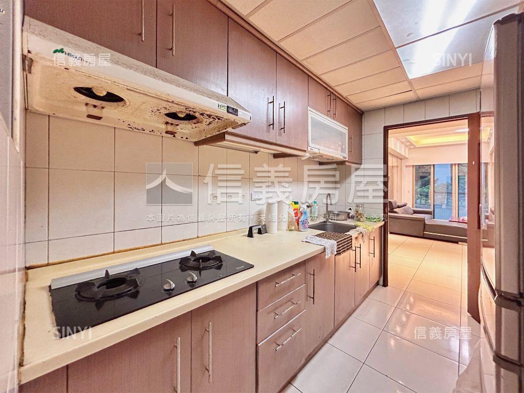 仙境傳說四房車位房屋室內格局與周邊環境