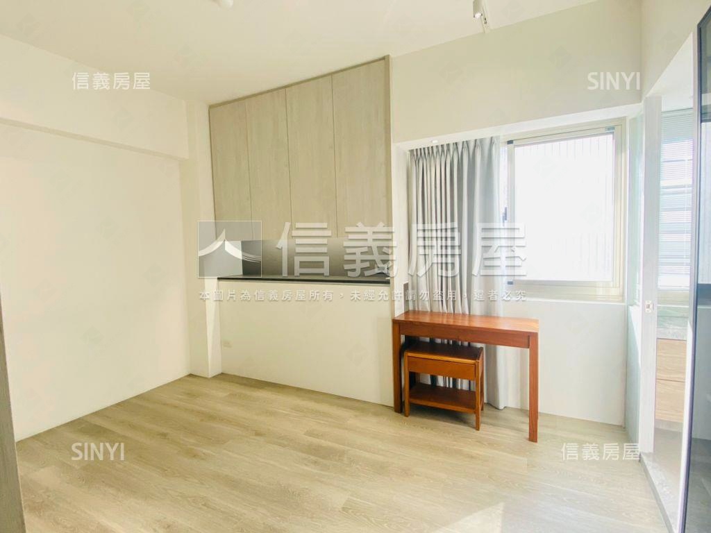 唉呦這間裝潢不錯還有車位房屋室內格局與周邊環境