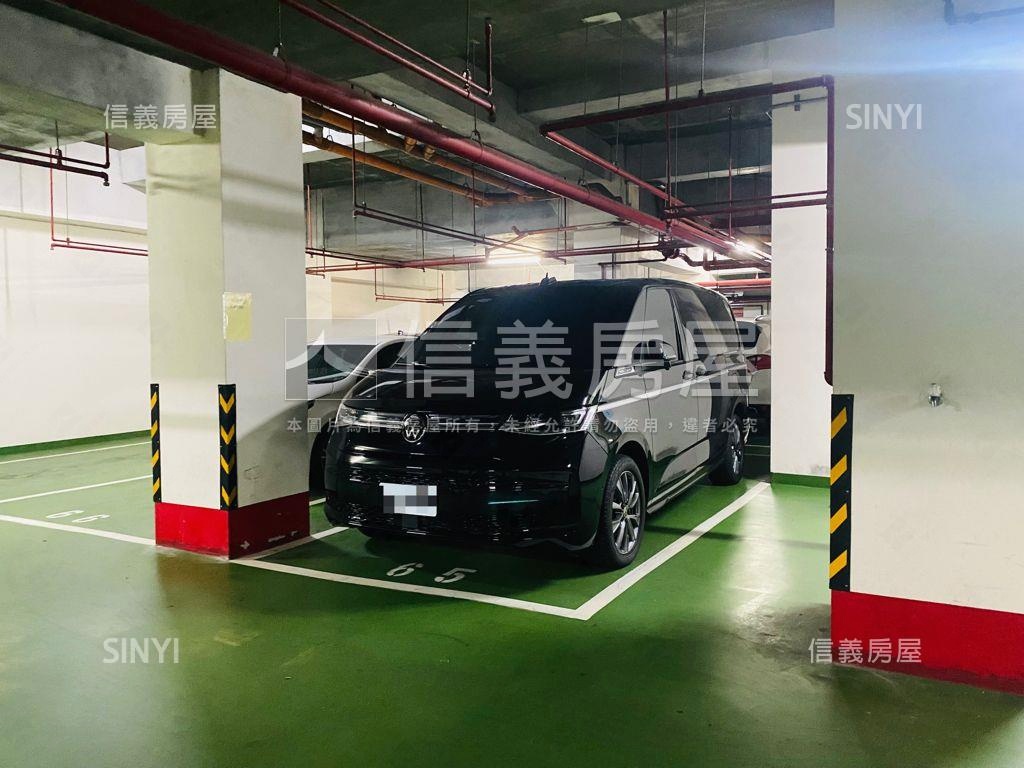 唉呦這間裝潢不錯還有車位房屋室內格局與周邊環境