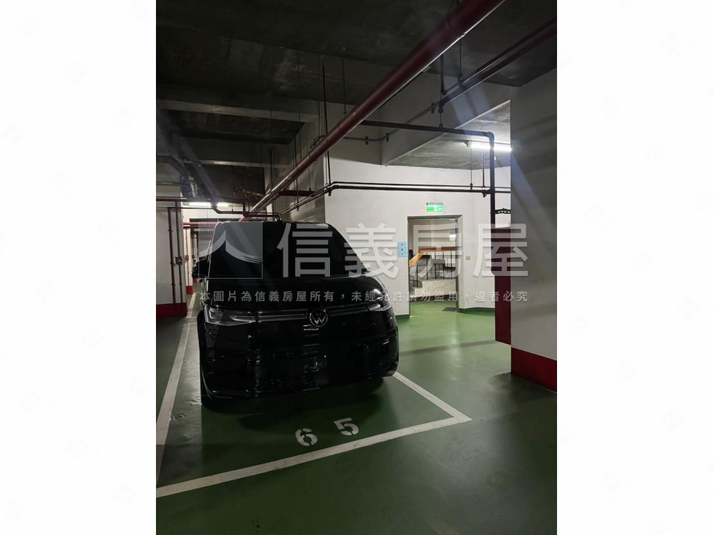 唉呦這間裝潢不錯還有車位房屋室內格局與周邊環境