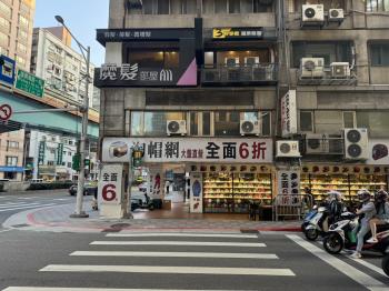 復興市民大道三角窗金店