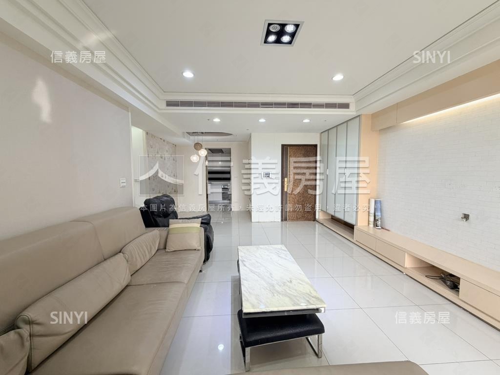 全民時代四房雙車位房屋室內格局與周邊環境