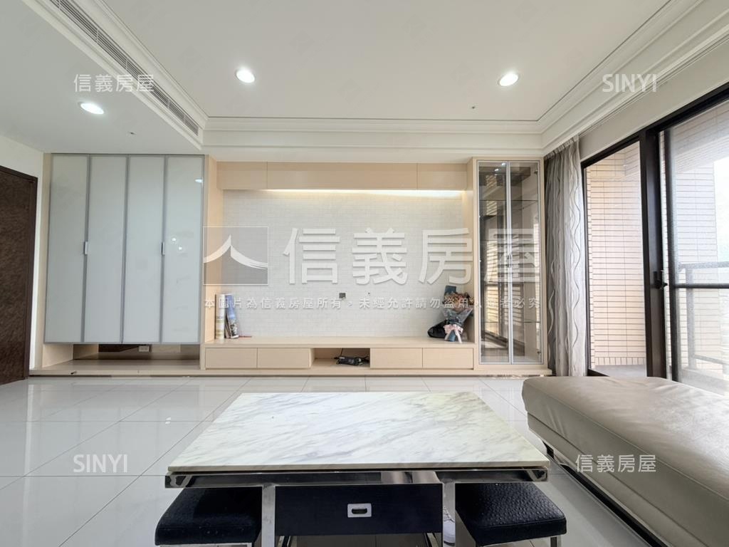 全民時代四房雙車位房屋室內格局與周邊環境