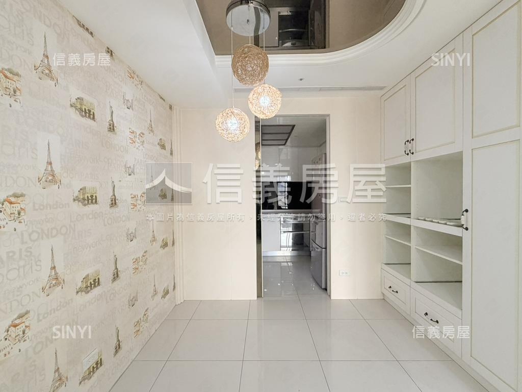 全民時代四房雙車位房屋室內格局與周邊環境