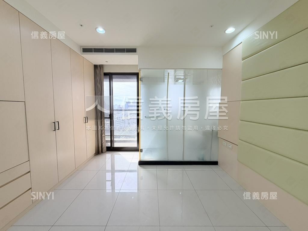 全民時代四房雙車位房屋室內格局與周邊環境