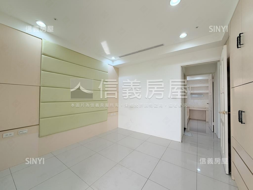 全民時代四房雙車位房屋室內格局與周邊環境