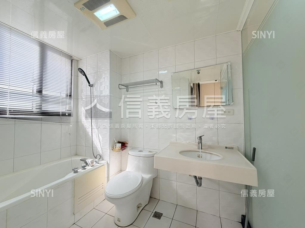 全民時代四房雙車位房屋室內格局與周邊環境