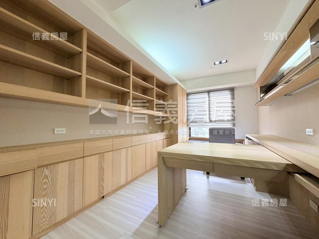 全民時代四房雙車位房屋室內格局與周邊環境