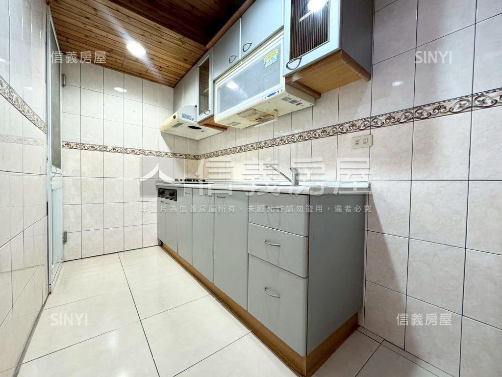 近體育公園二樓漂亮美宅房屋室內格局與周邊環境