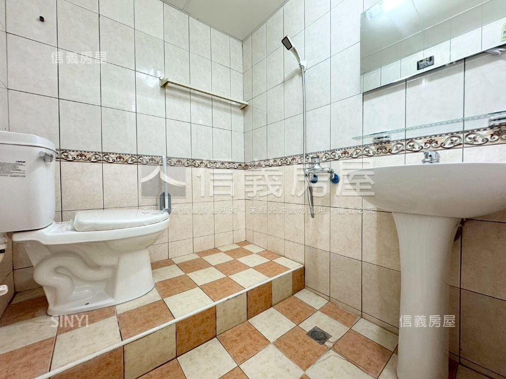 近體育公園二樓漂亮美宅房屋室內格局與周邊環境