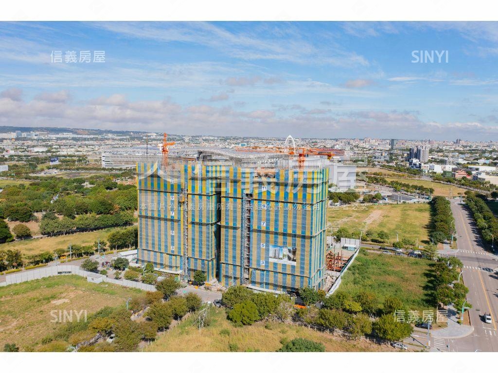 中央公園Ｓ１３樓Ｂ２平車房屋室內格局與周邊環境