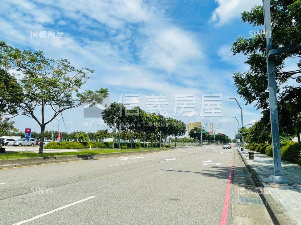 中央公園Ｓ１３樓Ｂ２平車房屋室內格局與周邊環境