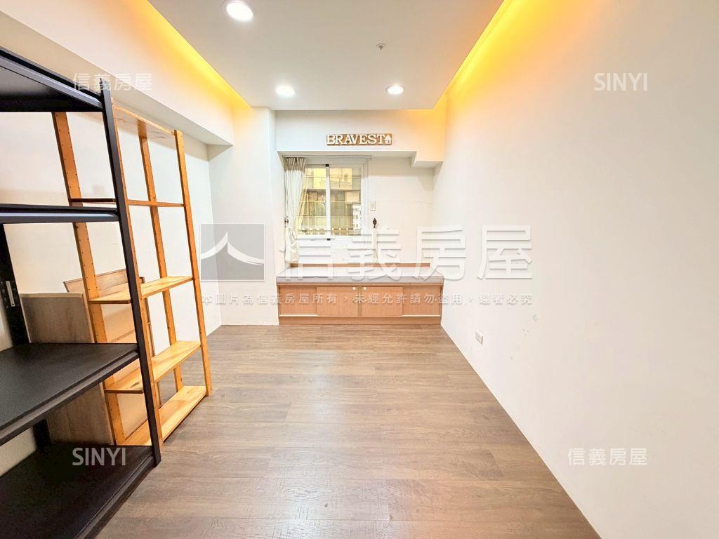 高鐵商圈採光三房車位房屋室內格局與周邊環境