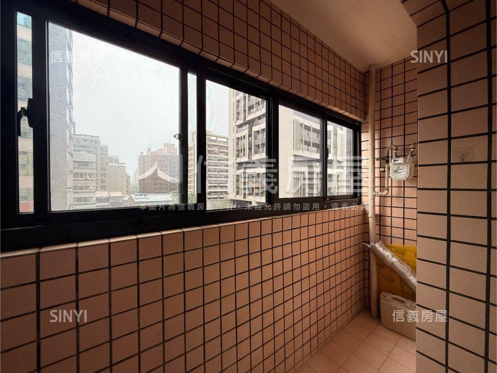 近捷運櫻花站三房平車房屋室內格局與周邊環境